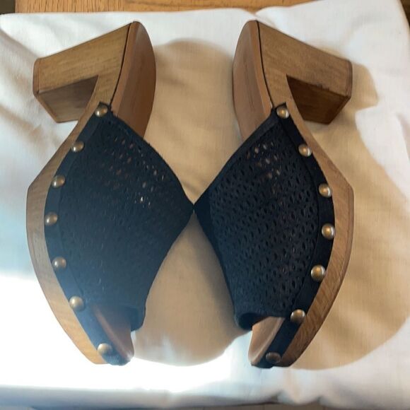 ERIC MICHAEL BLACK SUEDE MESH STUDDED MULES. NEW - Picture 2 of 10